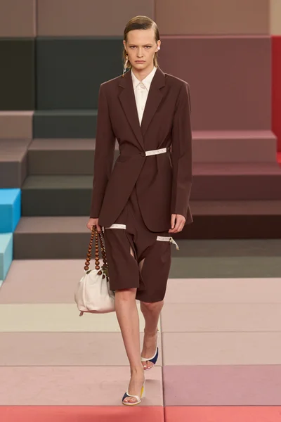 Look 4